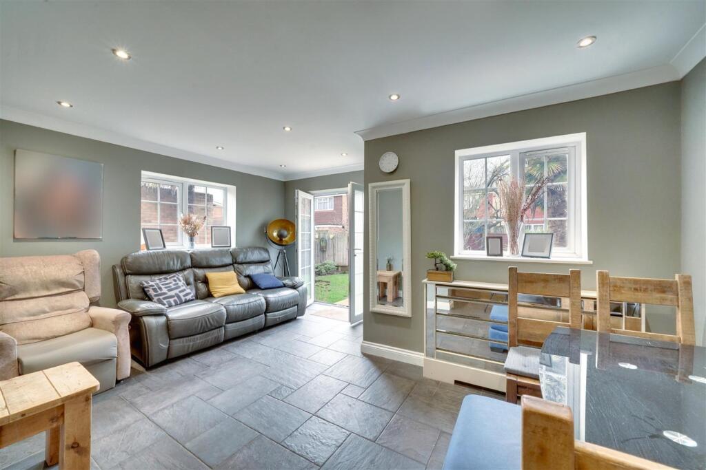 House in Enfield, Enfield Highway Shopping Centre, Ponders End - View 5
