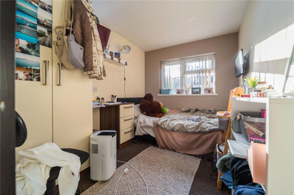 6 bedroom house for rent