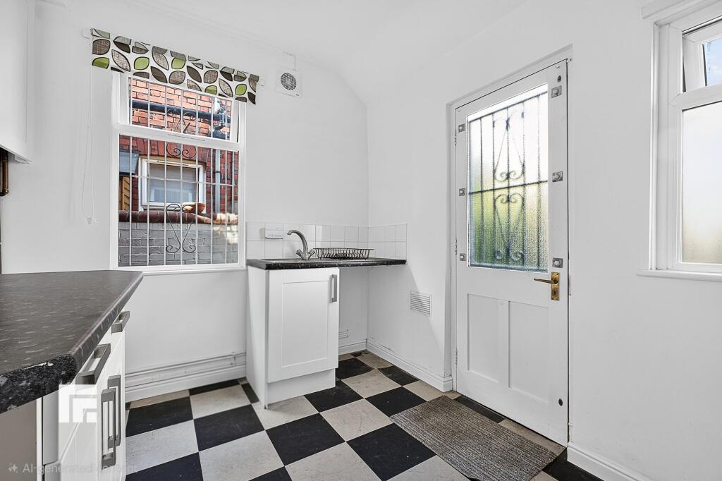 House in Cardiff, Grangetown - More