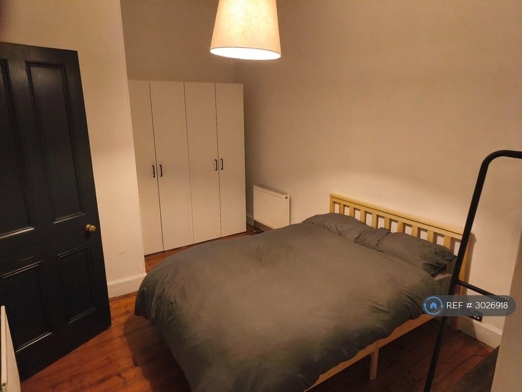 Apartment in Edinburgh - View 4