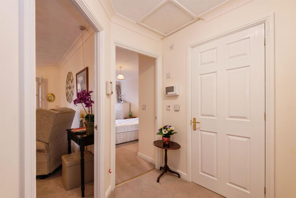 Blenheim Road, Minehead photo 4