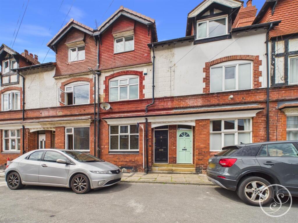 Main image of property: Hawthorn Vale, Leeds