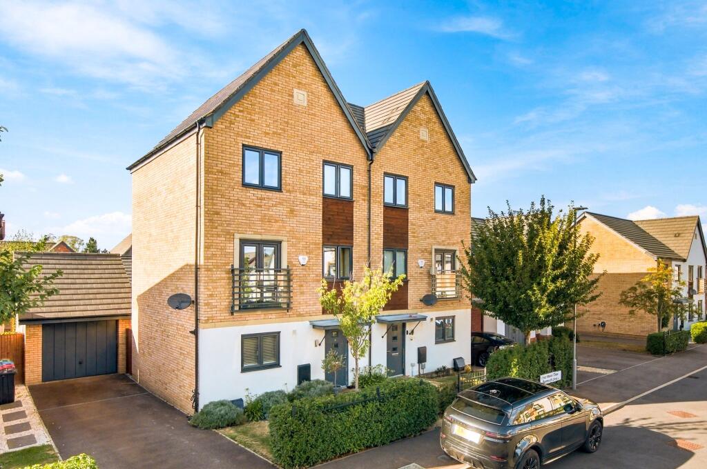 3-bed semi-detached on Four Marks Close, Broughton, MK10, £425,000