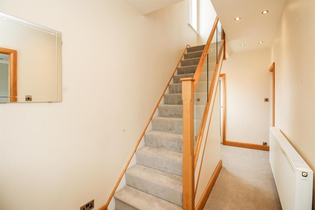 House in Wakefield, Crigglestone - View 4
