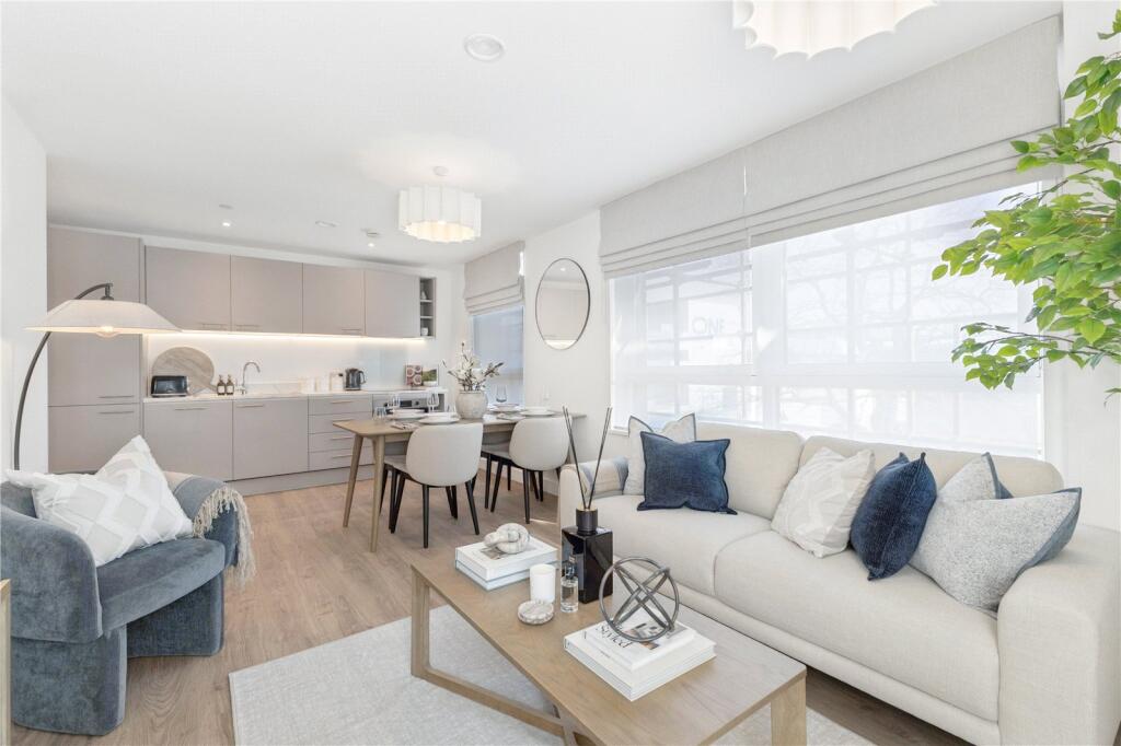 Apartment in Stevenage, Hertfordshire - View 2