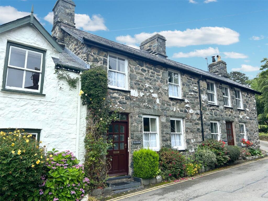 Main image of property: Llwyngwril, Gwynedd, LL37