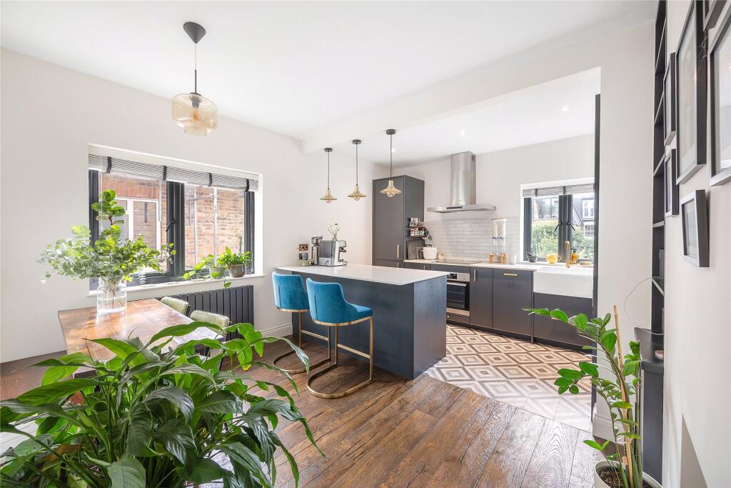 Apartment in London - View 5