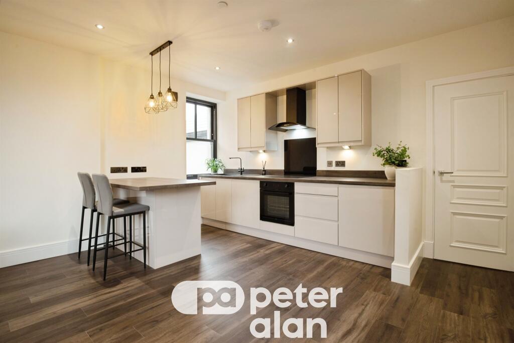 Apartment in Newport, St. Woolos, Stow Hill - View 2