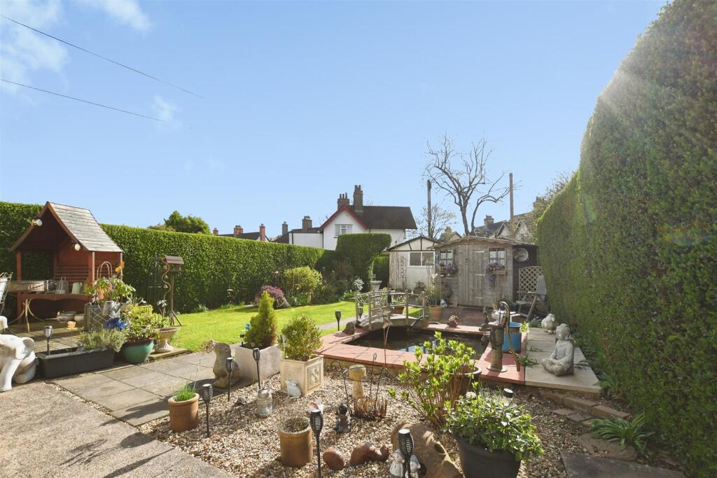 Laburnum Avenue, Garden Village, Hull photo 4