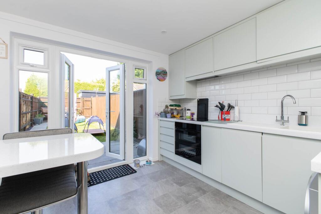Fenhurst Close, Horsham - View 5