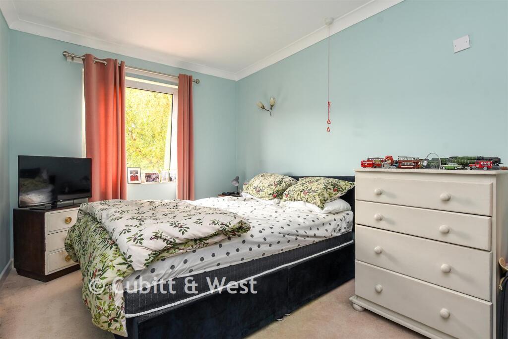 Apartment in Reigate and Banstead, Surrey - View 4