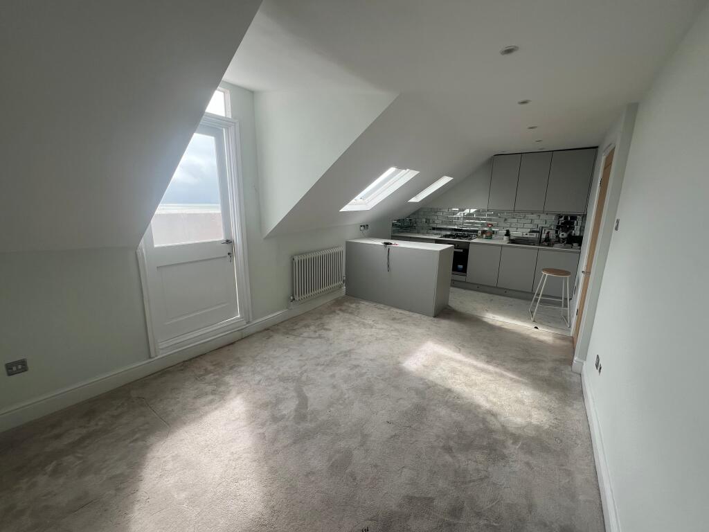 Apartment in Tonbridge - View 4