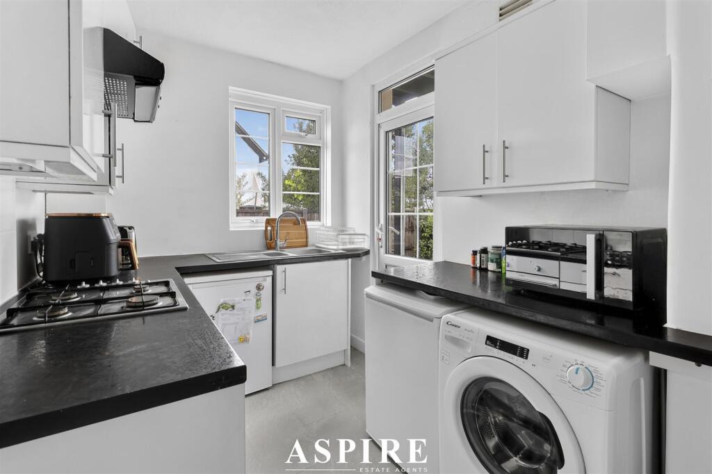 Apartment in Southend-on-Sea, Leigh-on-Sea - View 5