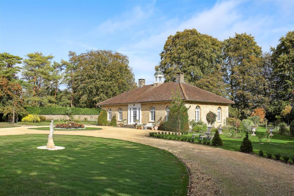 2-bed house on Windmill Road, Minchinhampton, Stroud, £1,425,000