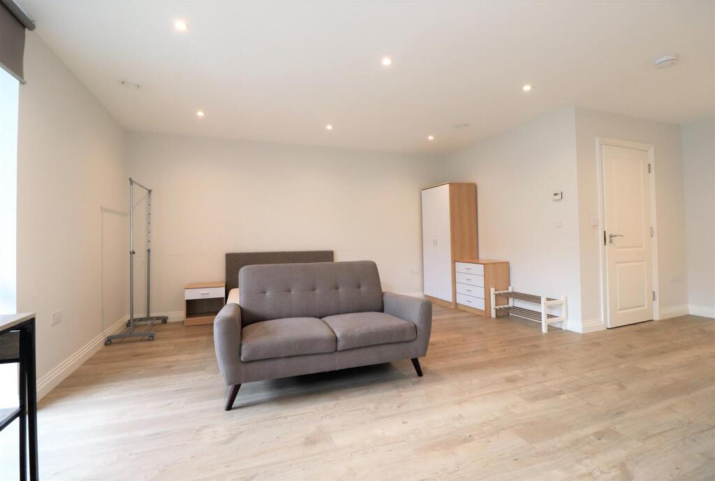Apartment in London, Ickenham - View 4