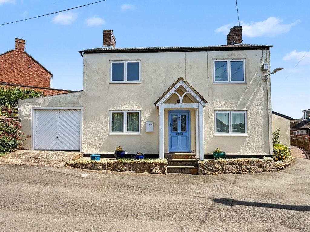 Main image of property: 11 Cross Lane, Braunston, NN11 7HH