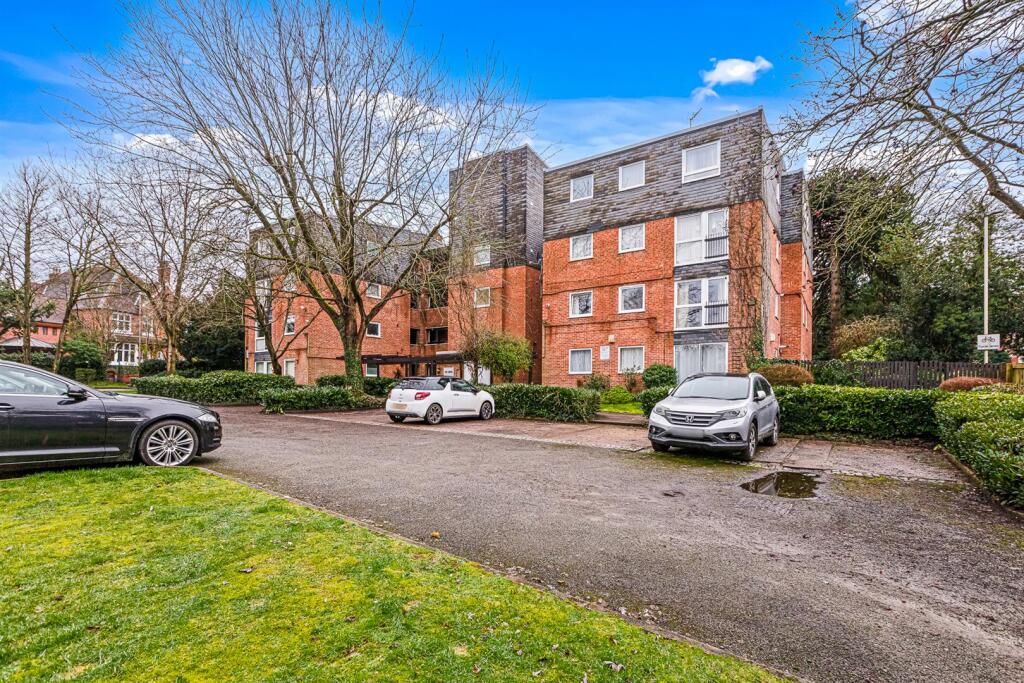 2-bed apartment on The Lawns, Stoneygate Road, Leicester, £150,000