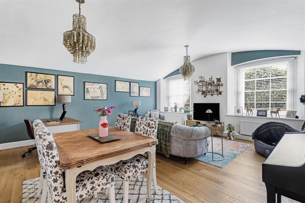 Apartment in Gloucester - View 4