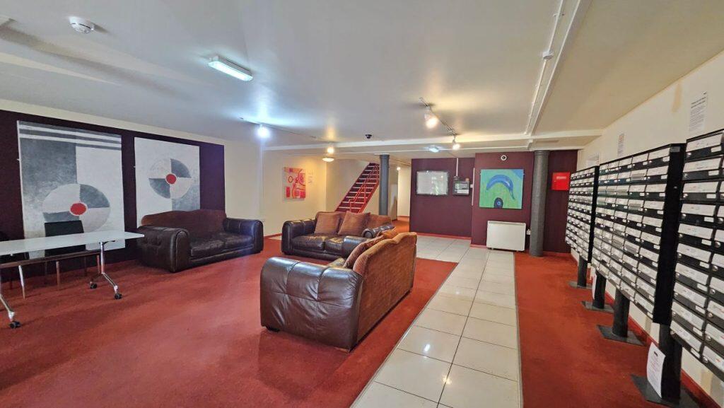 Apartment in Bolton, Dimple - View 4