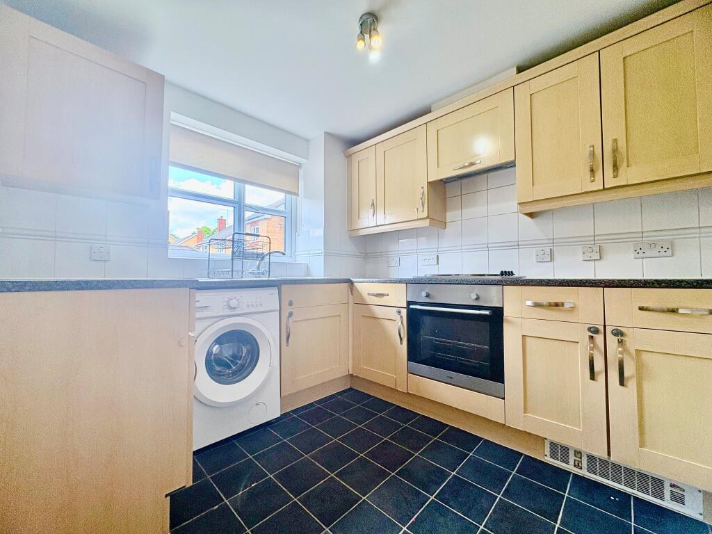 Apartment in Hoddesdon, High Leigh Garden Village - View 2