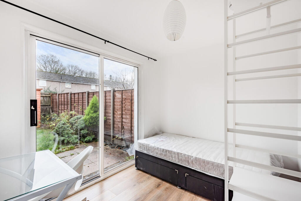 Southway, Guildford, GU2 - More