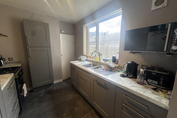 House in Cardiff, Cathays - More