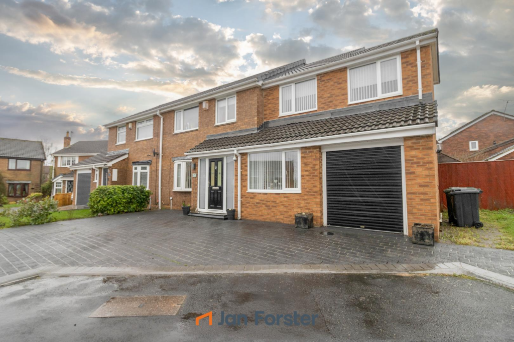 5 bedroom semi-detached house for sale in Westerdale, Wallsend, NE28
