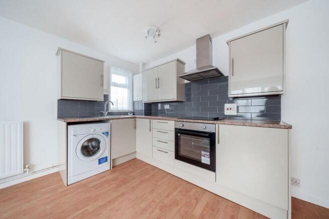 Holmedale, Slough, Berkshire, SL2 photo 3