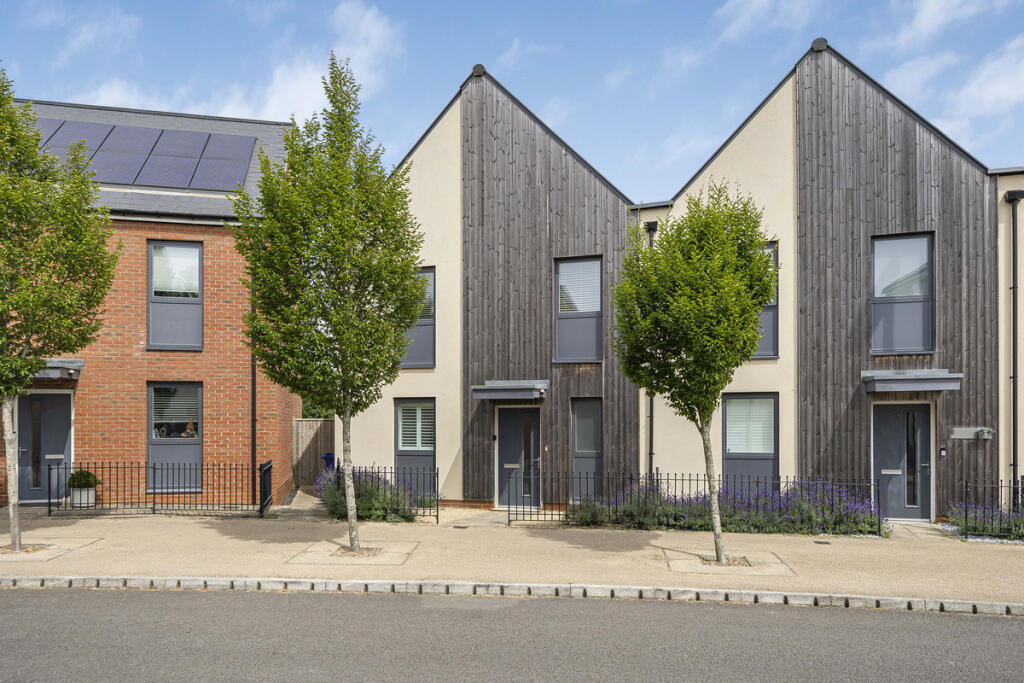 3-bed terraced on Charlotte Avenue, Bicester, OX27, £400,000