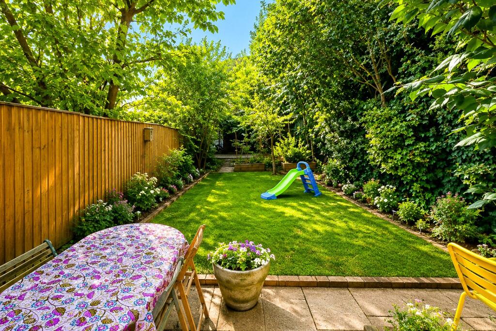 Apartment in London, Highams Park - View 2