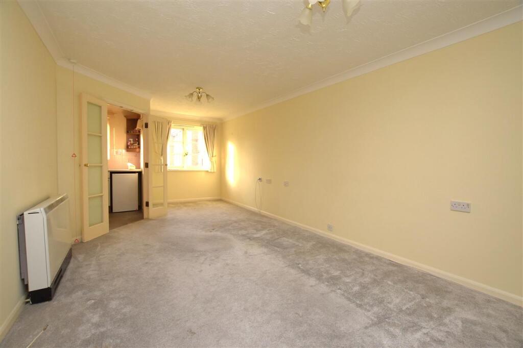 Apartment in Chelmsford - View 4