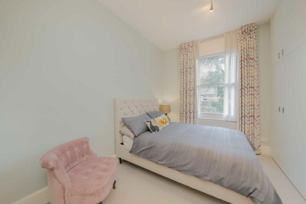 Apartment in London, Lancaster West Estate, Notting Hill - View 4