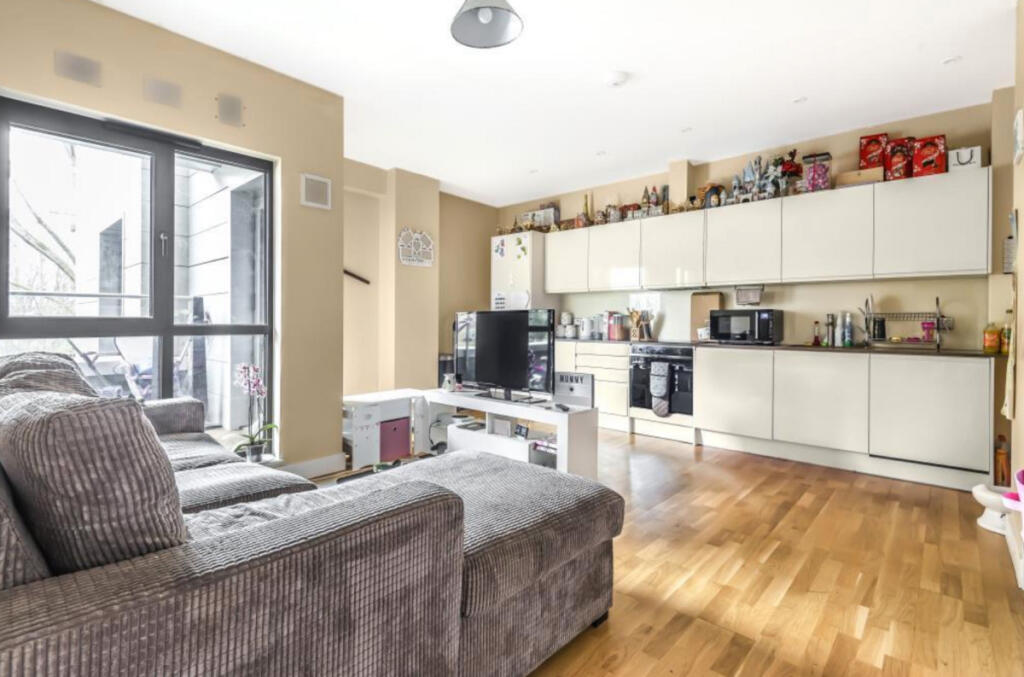 Apartment in Twickenham - View 2