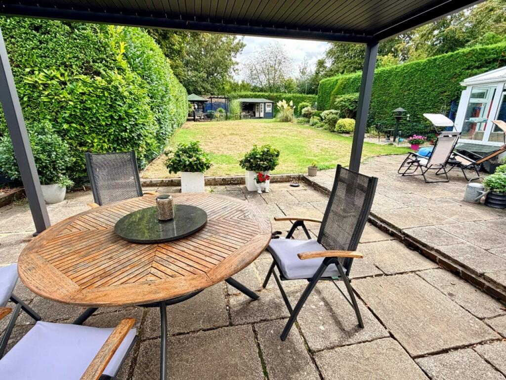 House in Basingstoke and Deane, Kempshott - View 2