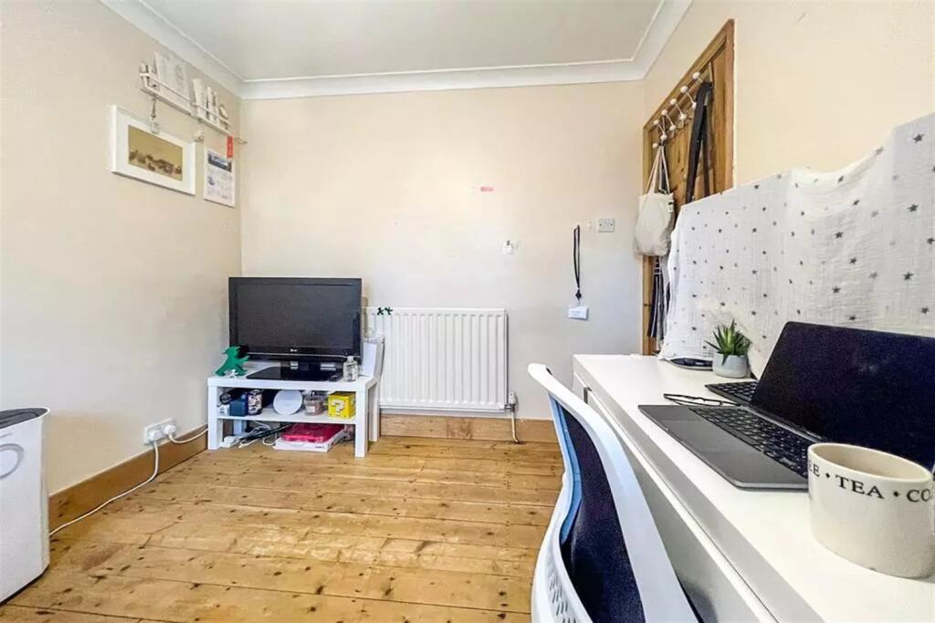 Apartment in London - More