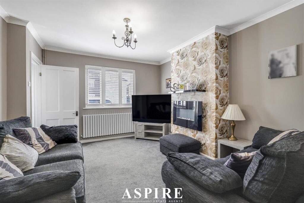 House in Romford - View 2