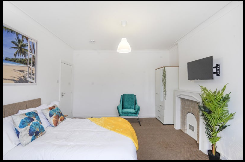 Main image of property: Western Avenue, London, W3