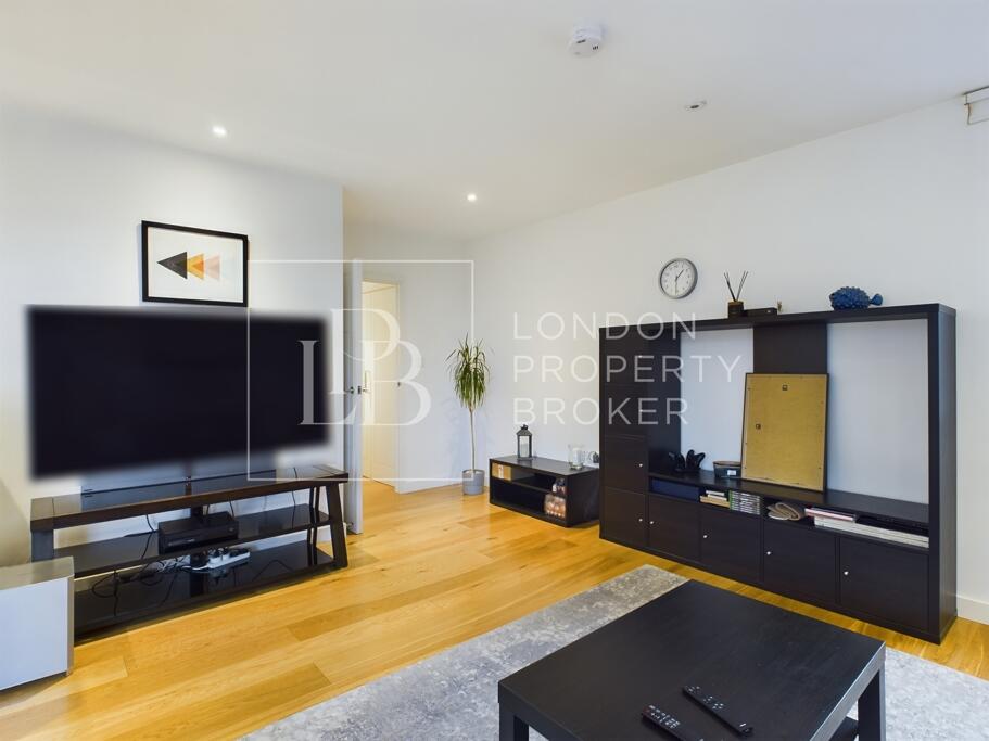 Apartment in Southall - View 3