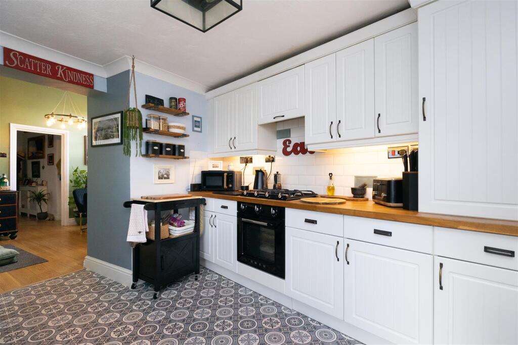 Apartment in Bexhill-on-Sea, Central - View 4
