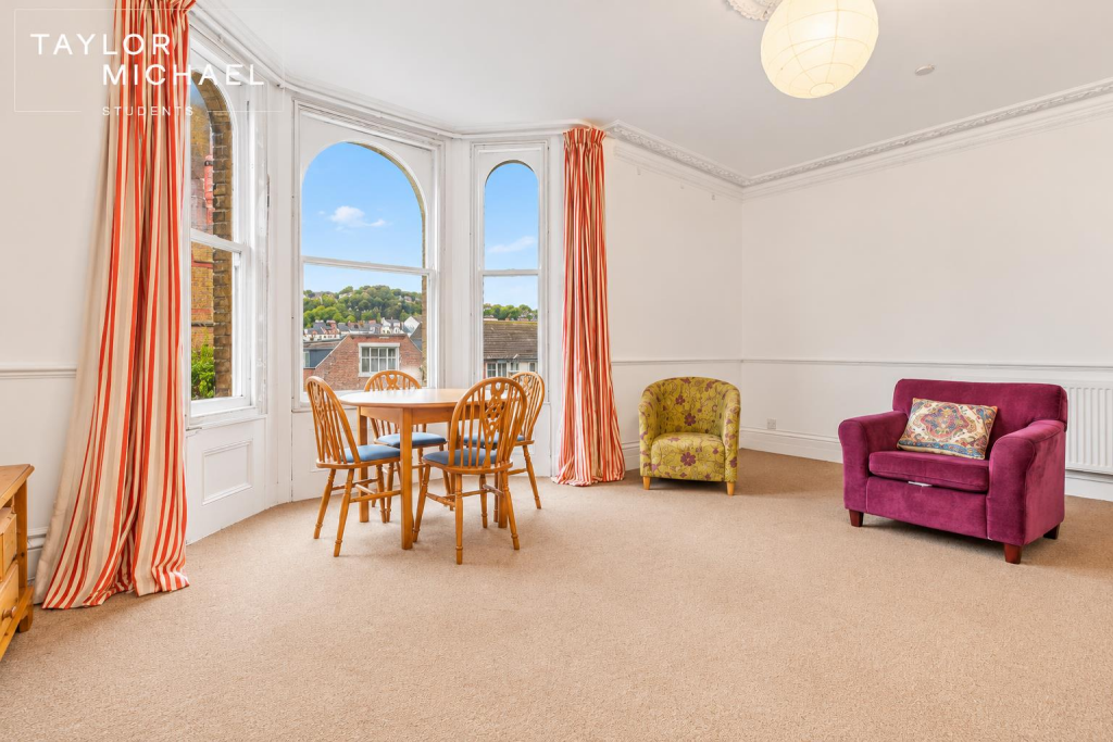 6 bedroom flat for rent