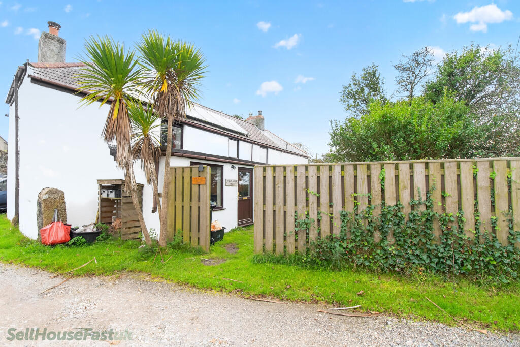 3-bed semi-detached on Loscombe Road, Four Lanes, Cornwall, £200,000