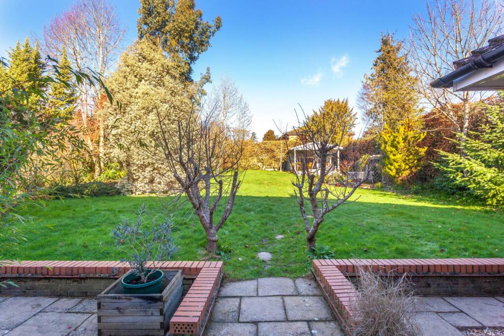 House in Reading, Emmer Green - View 2