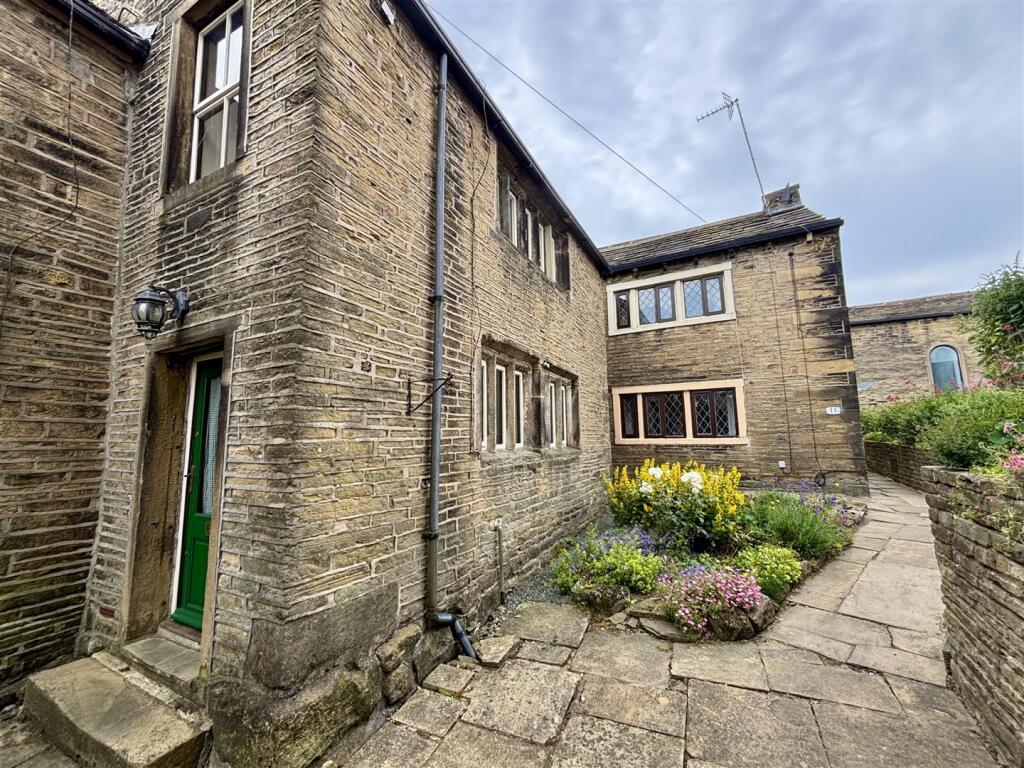 Main image of property: Thornton Old Road, Bradford 8