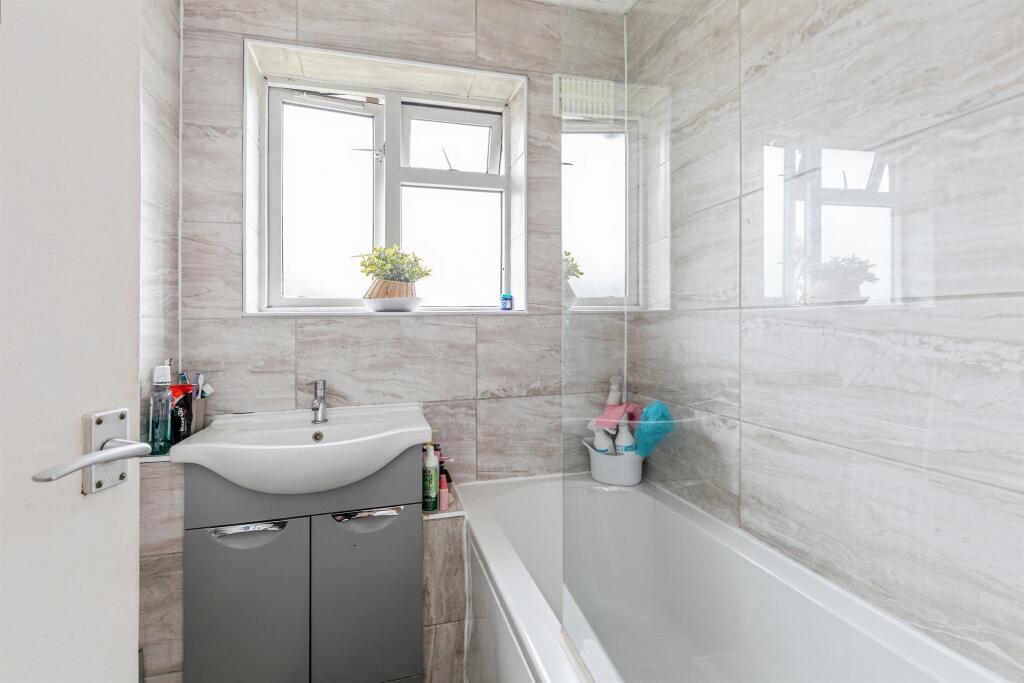 Apartment in Bristol, Repton Grange, Brentry - More
