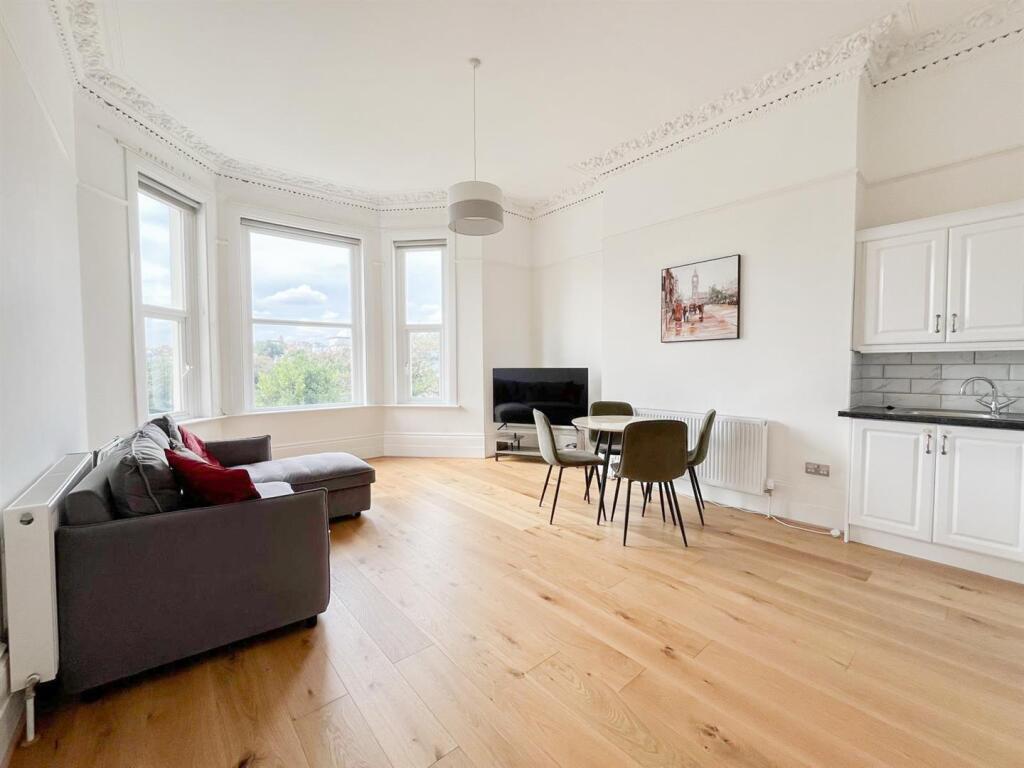 Apartment in Tonbridge - View 3