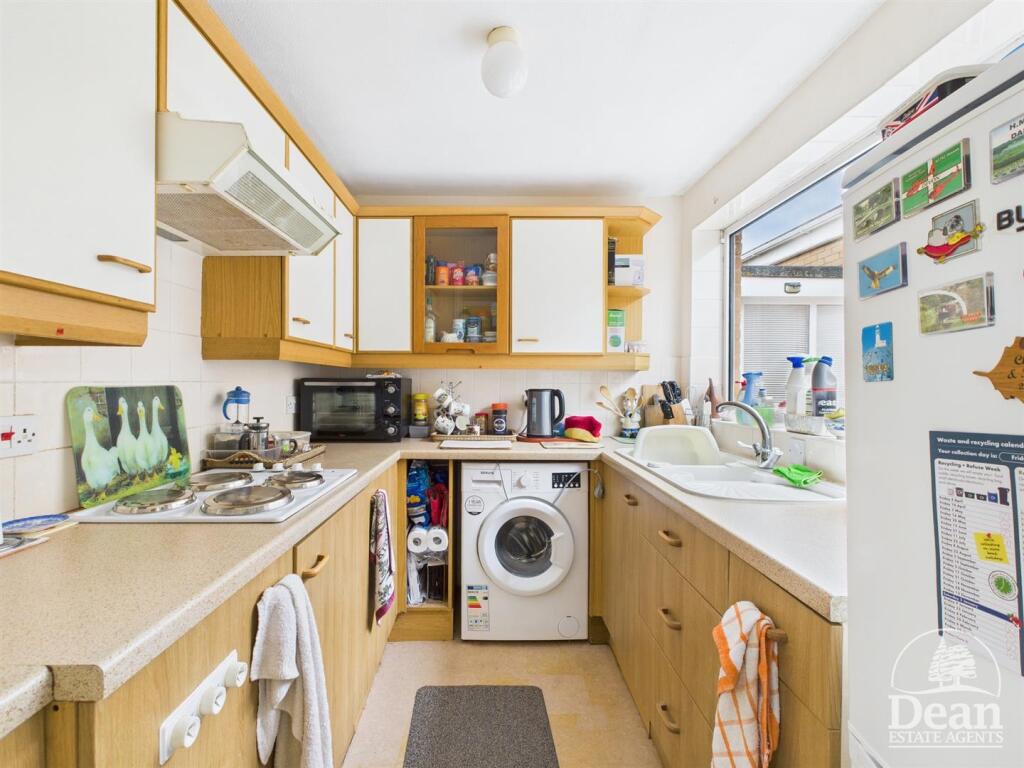 Lakeside Avenue, Lydney photo 2