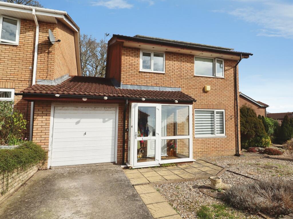 3-bed detached on Usk Way, Barry, £355,000