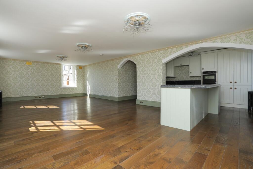 3-bed flat on Canterbury Road, Westgate-on-Sea, Kent, CT8, £325,000