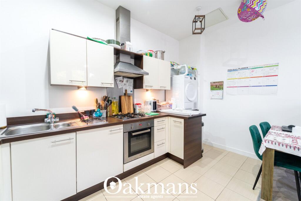 Apartment in Solihull, Dickens Heath - View 3