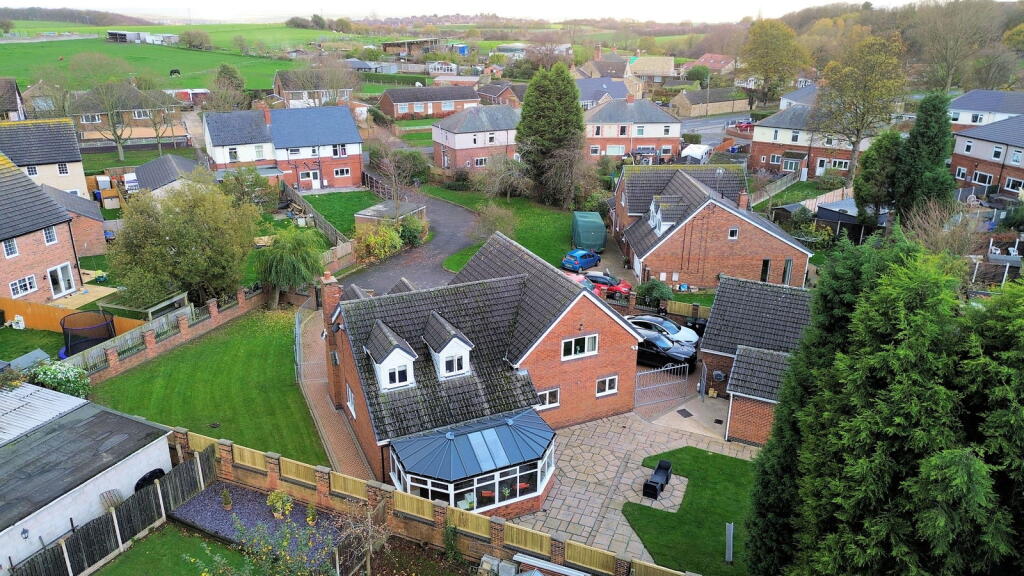 Common Road, Brierley, Barnsley, S72 9ER photo 2